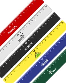Régua plástica com 20 cm - Ideal para medidas precisas e design moderno. Perfeita para uso em escritórios, escolas e em projetos artísticos. Adquira a sua agora!