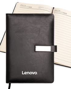 Notebook de couro sintético preto, ideal para negócios. Possui papel em branco, case para guardar dinheiro, documentos e objectos pessoais. Compacto e elegante, com teclado e botões de design moderno. Padlock dourado para maior segurança. Perfeito para armazenar informações importantes no escritório ou em viagens de negócios.