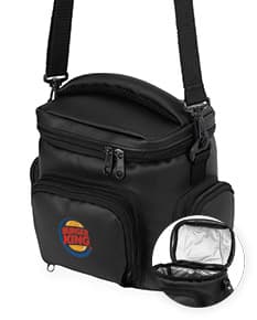 Bolsa térmica de 7 litros em couro preto, com alça única, fecho de zíper, elegante e moderna. Ideal para viagens, negócios, escola ou passeios.