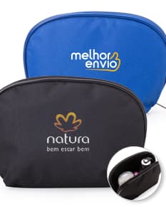 Nécessaire de Nylon preto com design de coração em metal, ideal para guardar acessórios e produtos de higiene pessoal.