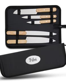 Kit churrasco de 5 peças em aço inoxidável, contendo ferramentas e acessórios como faca, garfo, pegador, espeto e escova de limpeza. Ideal para churrascos ao ar livre e eventos familiares.