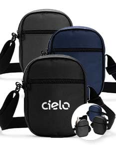 Bolsa de ombro de poliéster preta com alça de couro, fecho metálico, equipada com bolso interno e design moderno. Ideal para viagens e uso diário.