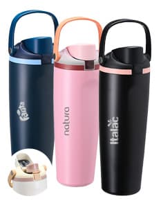 Garrafa térmica de 850ml em material plástico com design metálico, tampa prateada e corpo transparente. Ideal para armazenar líquidos quentes ou frios.