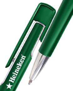 Caneta plástica 41 - ideal para escrita no escritório, escola e negócios. Feita em plástico resistente, possui tinta de alta qualidade para uma escrita suave. Design cromado e metálico, perfeito para assinaturas e anotações importantes. Adquira já a sua!