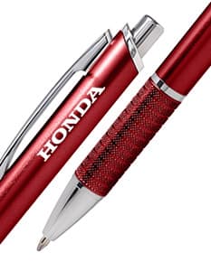 Caneta plástica resistente e durável, ideal para uso no escritório, em documentos e na educação. Possui ponta afiada e tinta de qualidade, proporcionando uma escrita suave e nítida. Feita em aço metálico, é o equipamento perfeito para assinaturas e trabalhos precisos. Adquira já a sua caneta plástica - 67 e destaque-se no mundo dos negócios!