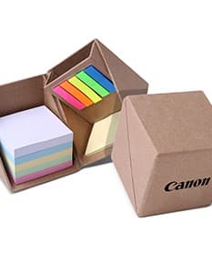 Bloco de anotações em forma de cubo perfeito para sua organização! Feito em papel resistente, ideal para armazenar suas notas. Adquira já o seu e mantenha suas ideias sempre à mão. Prático, compacto e funcional. Garanta o seu!