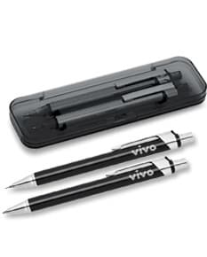 Kit caneta e lapiseira com estojo - perfeito para escrita eficiente e organizada no escritório ou na escola. Este conjunto inclui uma caneta leve e uma lapiseira de metal, oferecendo qualidade e praticidade. Ideal para negócios, estudos e tarefas do dia a dia. Adquira já o seu!