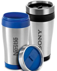 Copo para viagem em aço inox 420ml, ideal para manter sua bebida quente por mais tempo. Com design moderno e prático, possui alça para transporte e tampa que evita vazamentos. Perfeito para quem está sempre em movimento. Garanta já o seu!