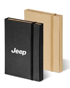 Kit para escritório: Organize seus documentos com estilo e praticidade. Este conjunto inclui binder de couro, notebook e capa protetora, tudo que você precisa para manter seu espaço de trabalho em ordem. Incremente sua produtividade com este kit completo!