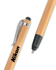 Caneta de bambu esferográfica - Acesse nossa coleção de brindes sustentáveis para escritório, com design elegante e ecológico. Ideal para presentear clientes e colaboradores!