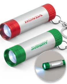 Lanterna LED com chaveiro, dispositivo de metal brilhante e colorido.