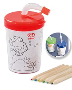 Copo para viagem prático e moderno, ideal para manter suas bebidas sempre à mão. Feito de material resistente, perfeito para uso diário. Leve, compacto e ecológico. Aproveite!