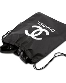 Bolsa para sapatos em couro preto para armazenar e transportar calçados com segurança. Prática e elegante, ideal para viagens e manter seus sapatos protegidos. Adquira já a sua!