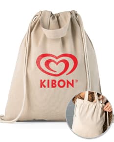 Mochila em algodão reciclado preta com alça de couro, fecho de zíper, único bolso externo e design moderno.