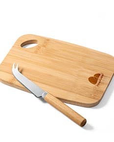 Conjunto para servir aperitivos em metal e madeira para sua casa. Utensílios de alta qualidade e design elegante para encantar seus convidados. Perfeito para ocasiões especiais. Adquira o seu agora!