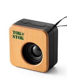 Caixa de som portátil preta, moderna e compacta para você levar sua música favorita aonde quiser. Com tecnologia de ponta, som de alta qualidade e design elegante. Aproveite agora!