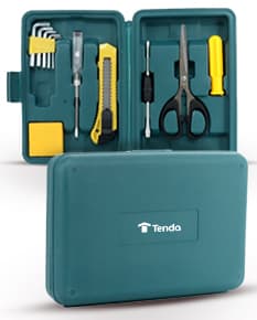 Notebook, dispositivo de negócios de tecnologia, pasta preta com dados e equipamentos de escritório, carteira eletrônica e documentos em couro, livro digital em branco, chave de segurança, entre outros itens em uma imagem.