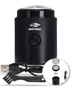 Mini aparador de barba preto compacto e moderno. Perfeito para manter sua barba sempre bem cuidada. Equipamento eletrônico de alta tecnologia com design em black metal. Prático e funcional, ideal para uso diário. Adquira já o seu!