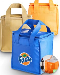 Bolsa térmica 5 litros para brindes e presentes especiais. Ideal para manter alimentos frescos em viagens e passeios, garantindo praticidade e elegância. Aproveite nossas promoções e surpreenda quem você ama com essa bolsa térmica de alta qualidade. Faça já sua compra e celebre momentos inesquecíveis!