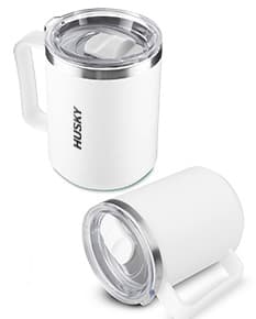 Caneca de plástico PP conservada, com tampa de metal e liquidificador de aço. A caneca está vazia e possui um design em preto e prata. Ideal para bebidas quentes como café ou chá.
