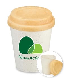 Copo de fibra de arroz com capacidade de 350ml.
